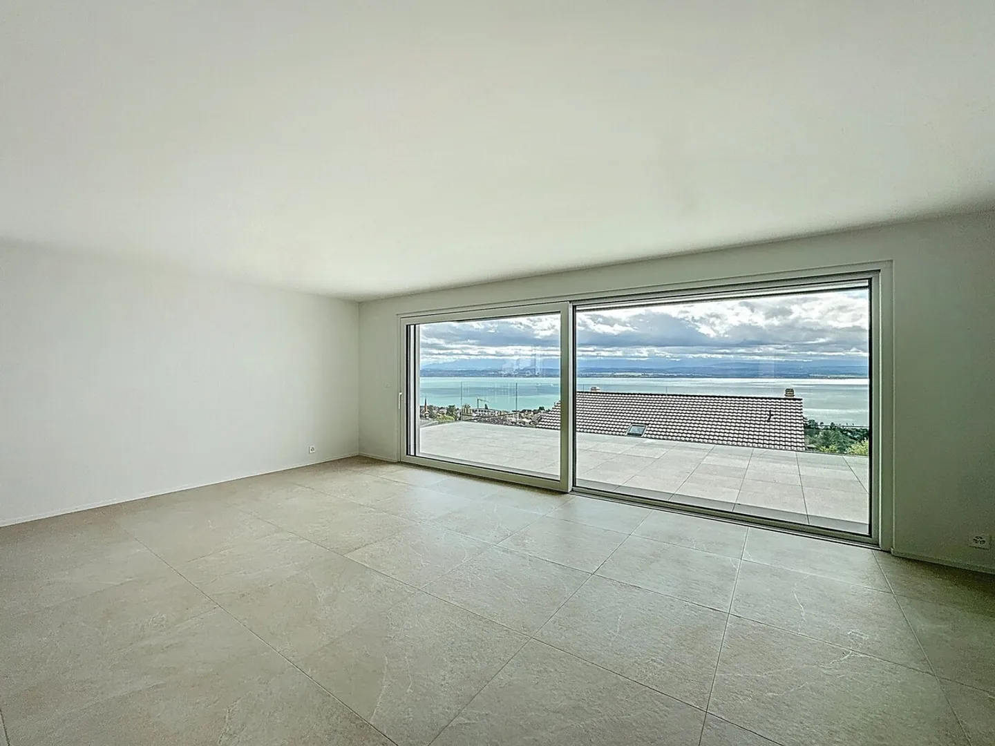 Elegant Villa with Lake View - Photo 8 of 9