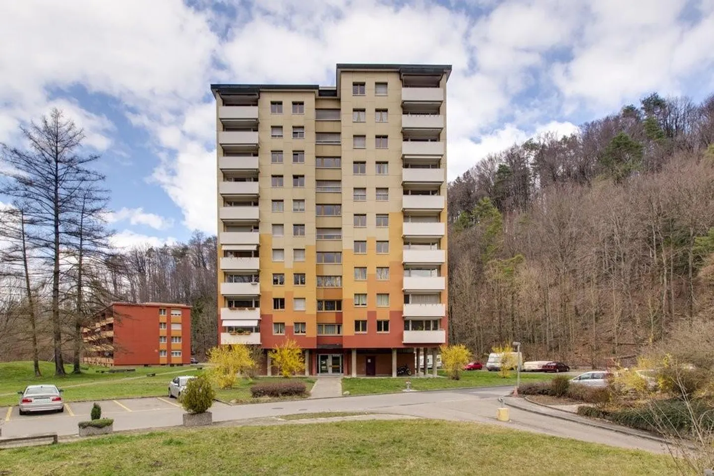 Helle 3-Zimmerwohnung mit Balkon an Waldrandlage zu vermieten! - Foto 1 von 7