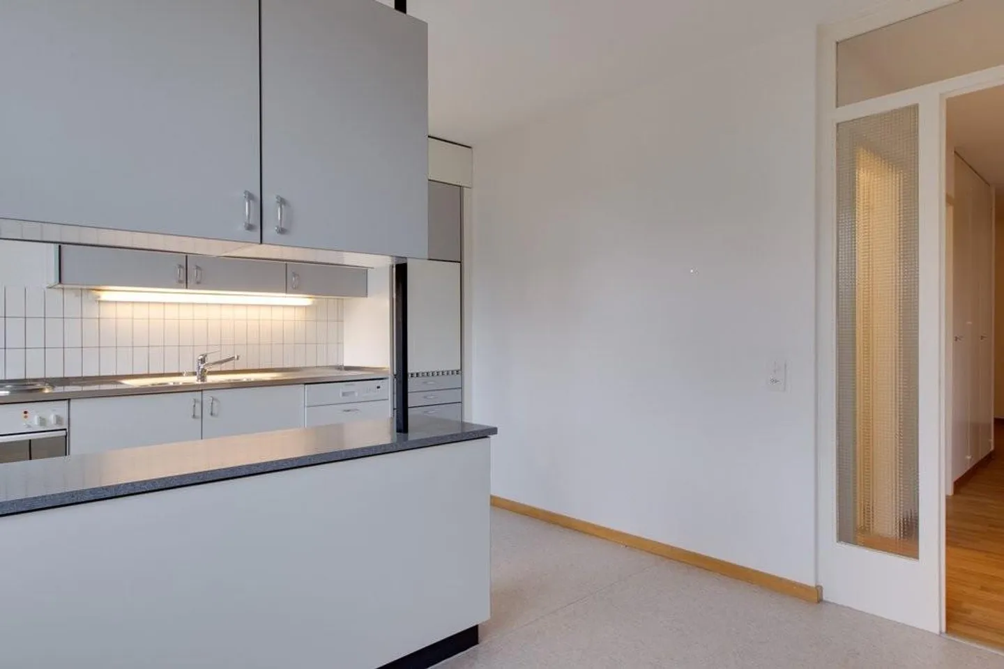 Helle 3-Zimmerwohnung mit Balkon an Waldrandlage zu vermieten! - Foto 3 von 7