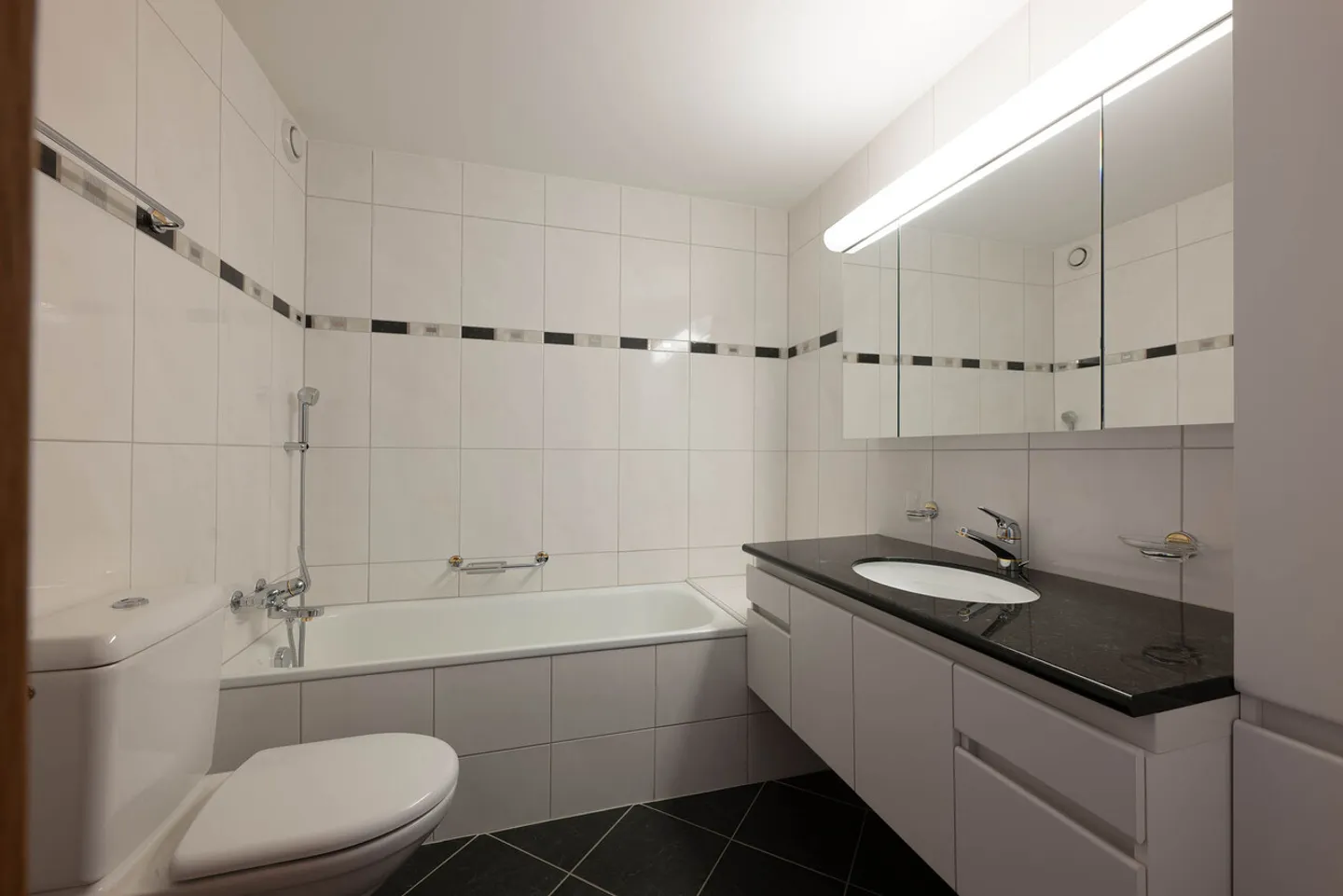Appartamento 3.5 locali con stanze hobby vicino al Kannenfeldpark a Basilea - Foto 5 di 12