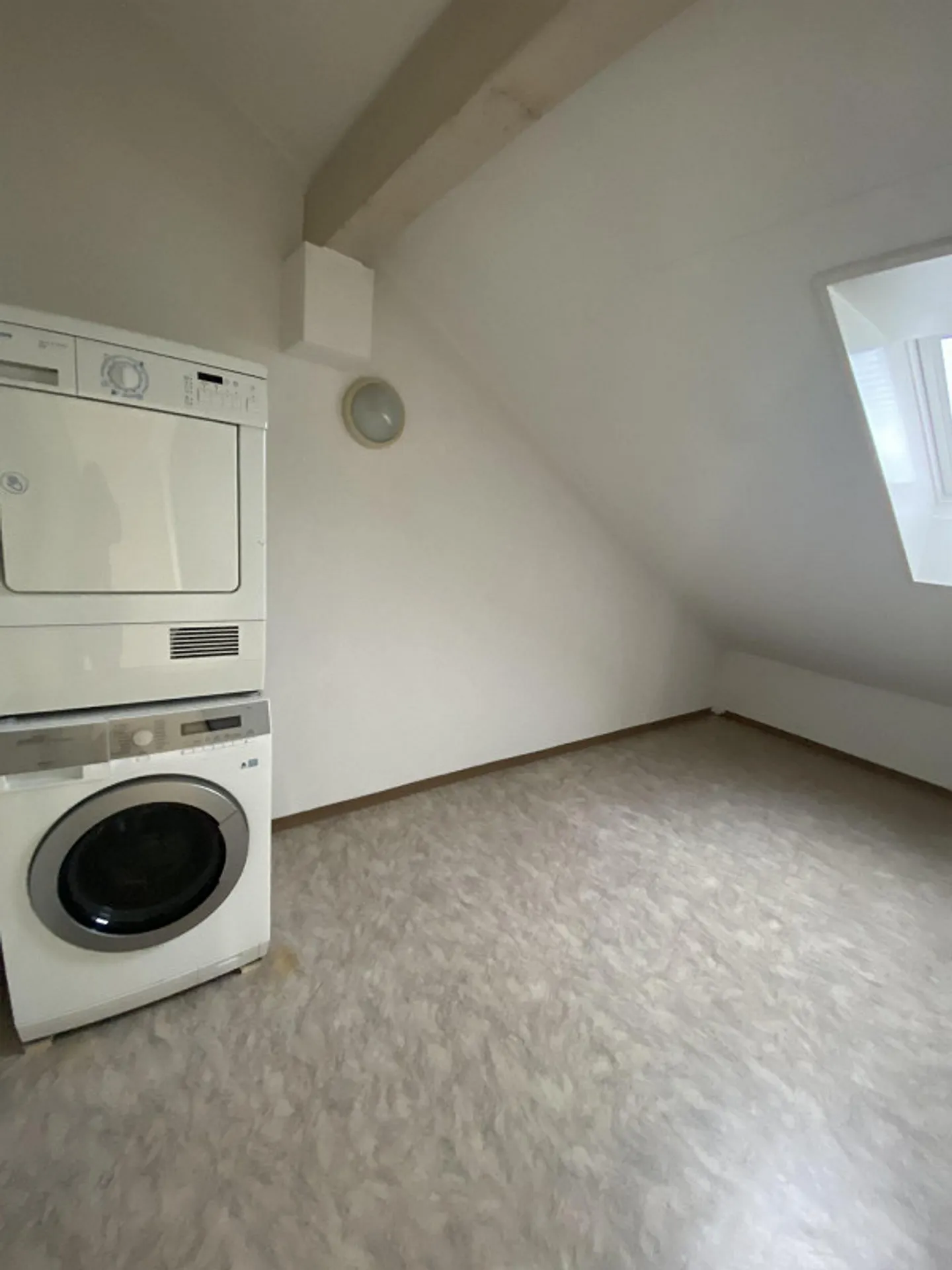 Geräumige Dachwohnung mit Terrasse - Foto 5 von 10