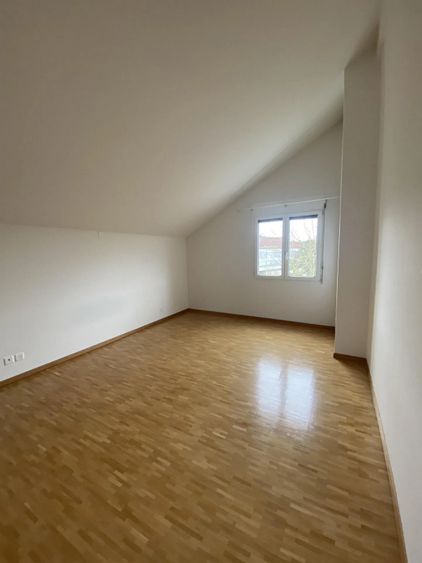 Geräumige Dachwohnung mit Terrasse - Foto 6 von 10