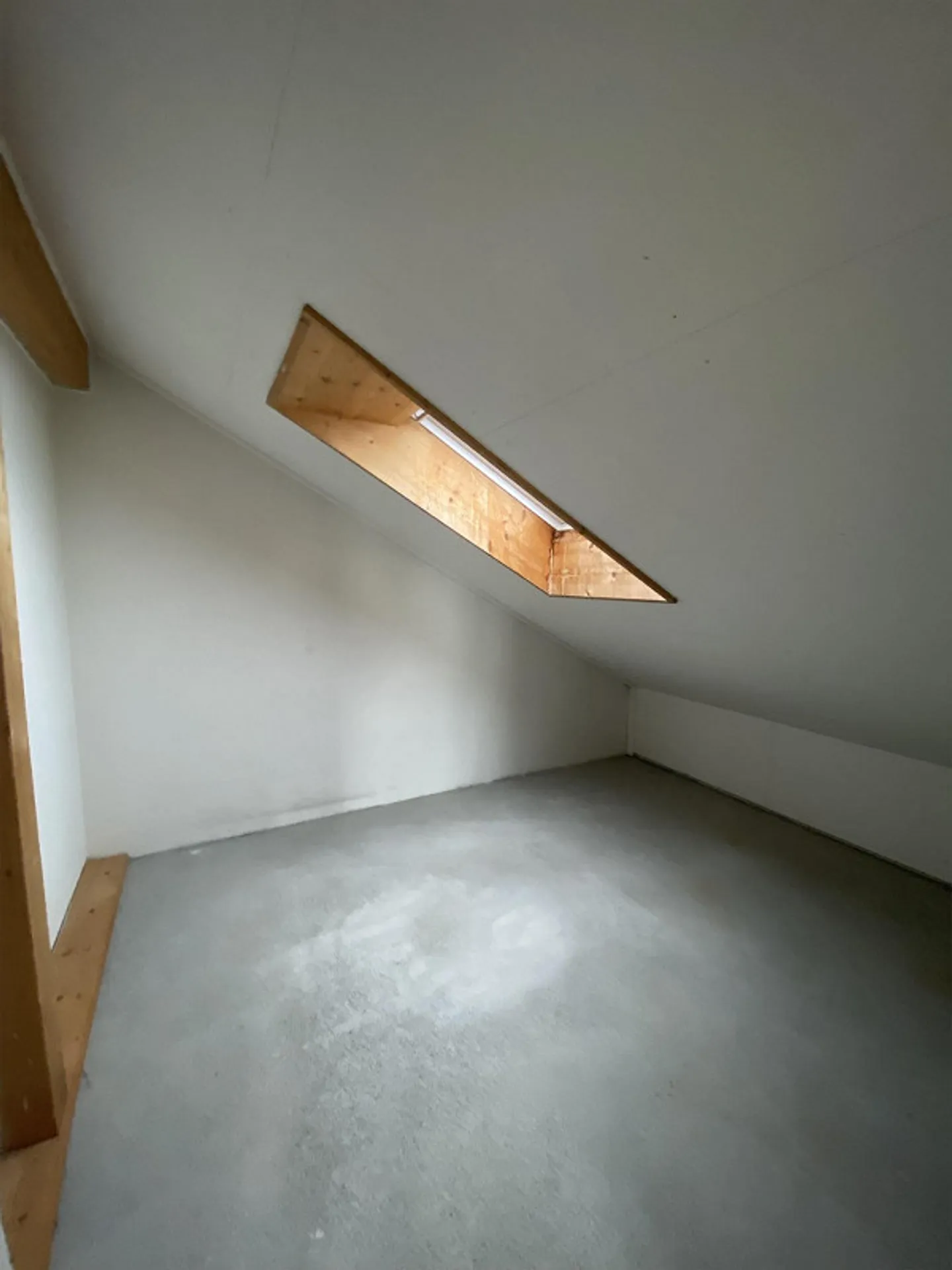 Geräumige Dachwohnung mit Terrasse - Foto 8 von 10