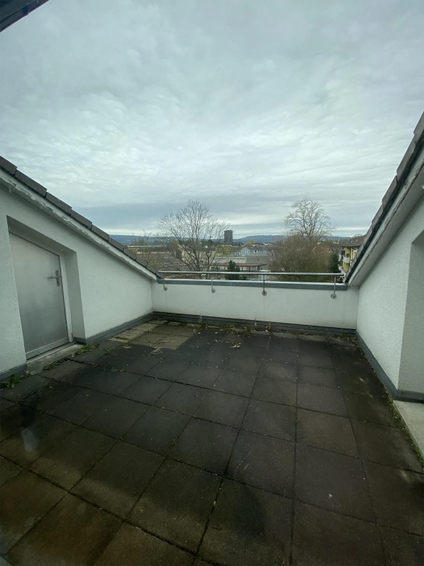 Geräumige Dachwohnung mit Terrasse - Foto 10 von 10