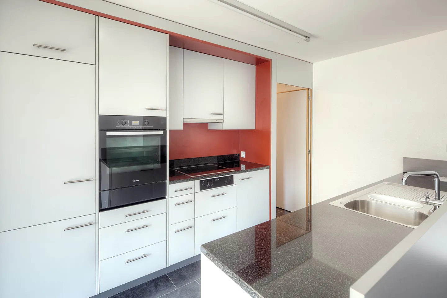Appartement moderne dans un emplacement de choix - Photo 3 sur 12