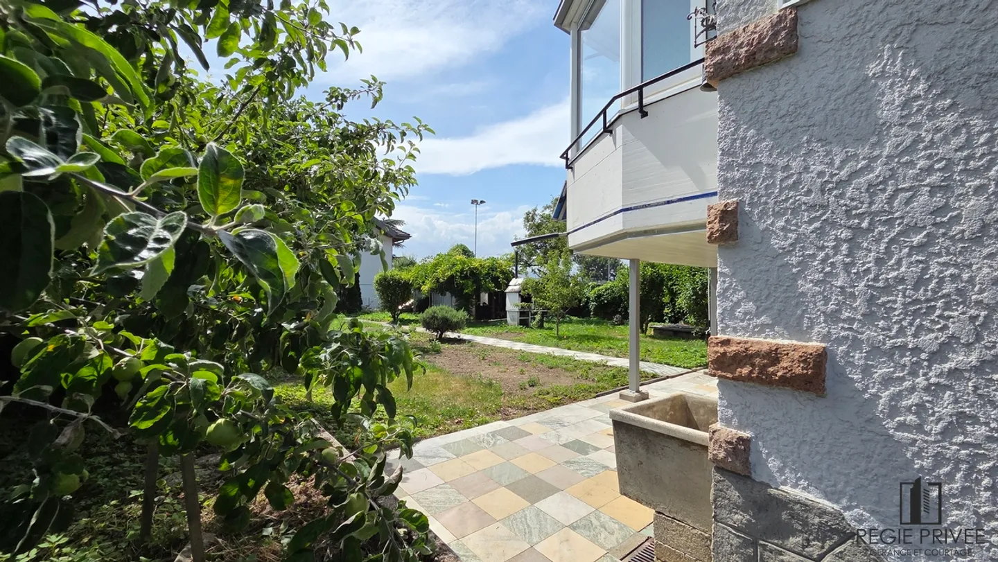 Appartamento con seminterrato privato e immenso giardino - Foto 10 di 14