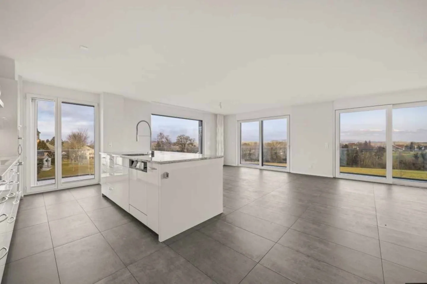 Magnifique appartement duplex de 5,5 pièces avec vue - Photo 2 sur 8