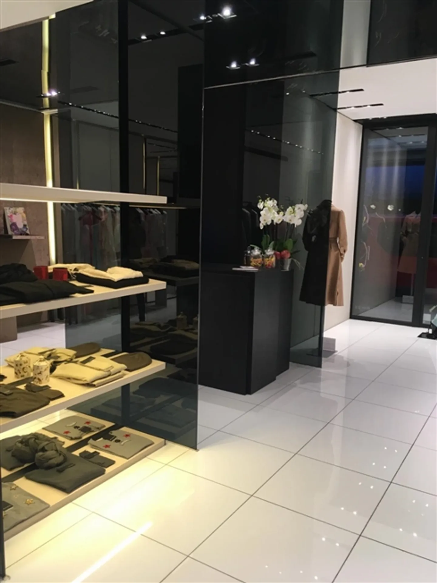 OPPORTUNITY - HYPERCENTER - 90 M2 ARCADE IS BEING HANDED OVER - Photo 4 of 13