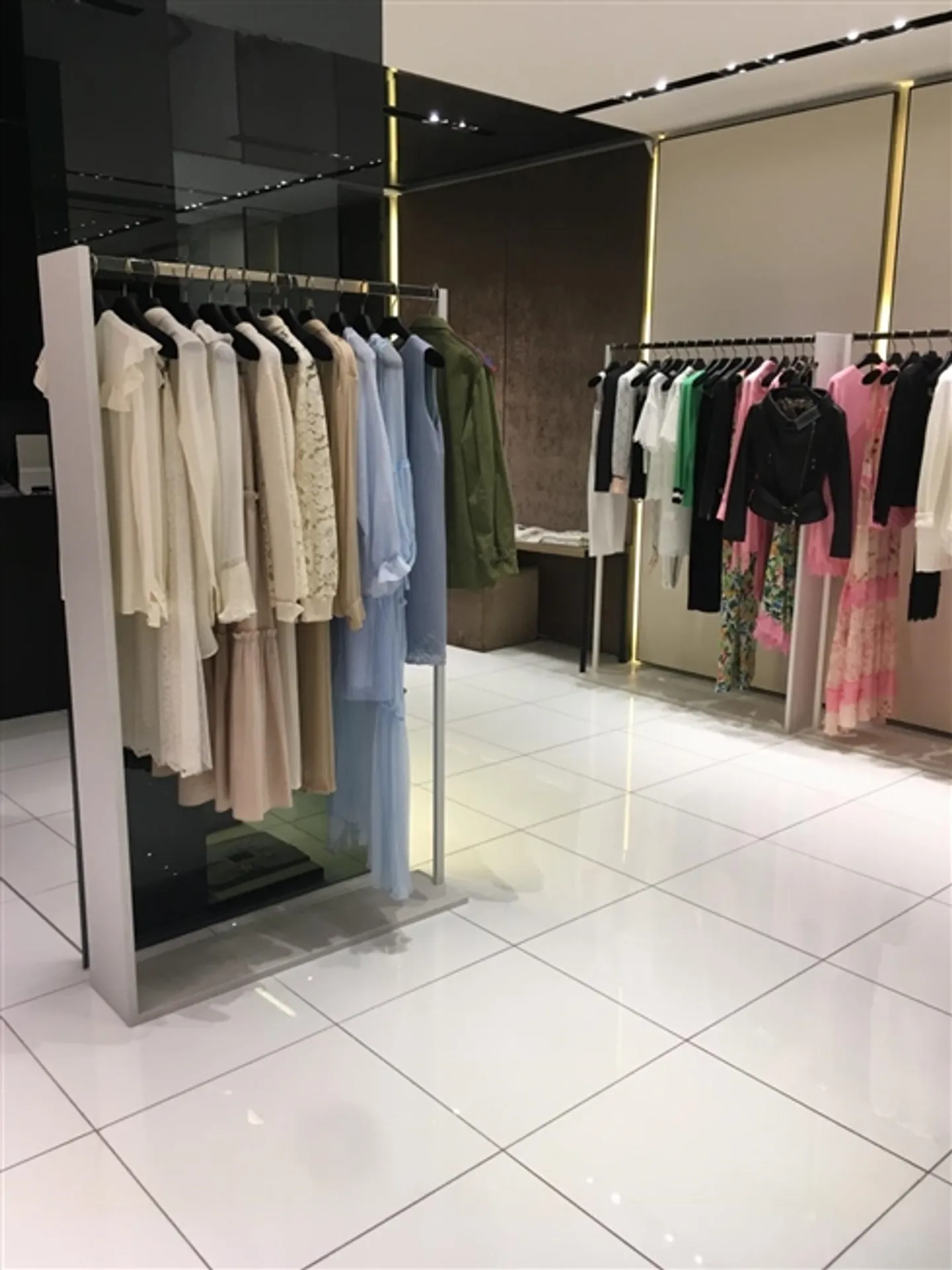 OPPORTUNITY - HYPERCENTER - 90 M2 ARCADE IS BEING HANDED OVER - Photo 7 of 13