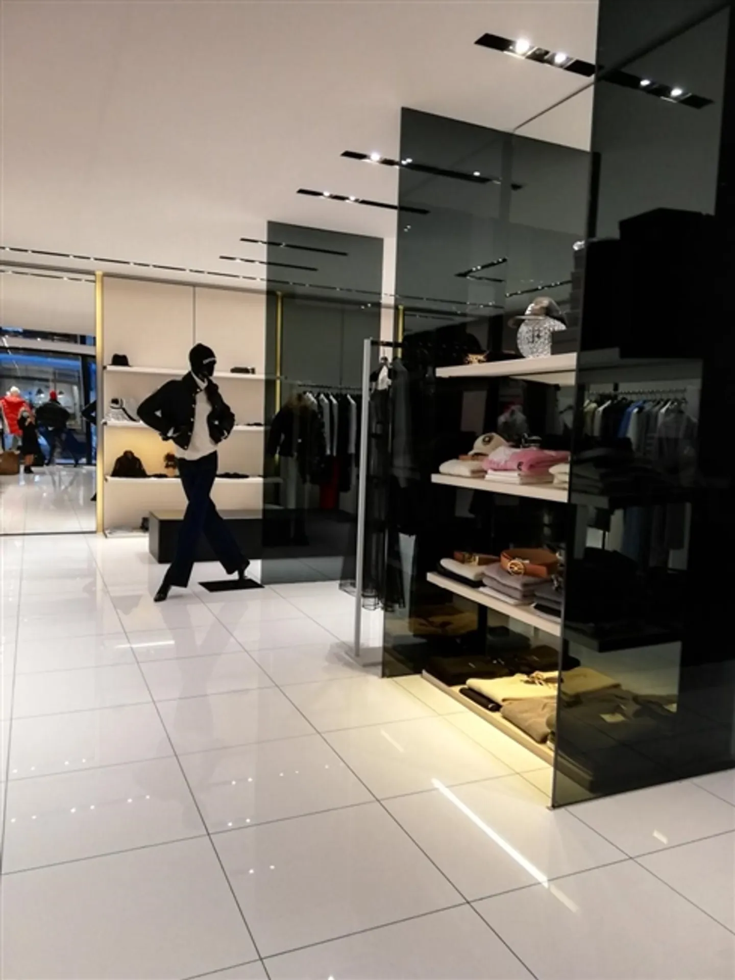 OPPORTUNITY - HYPERCENTER - 90 M2 ARCADE IS BEING HANDED OVER - Photo 8 of 13