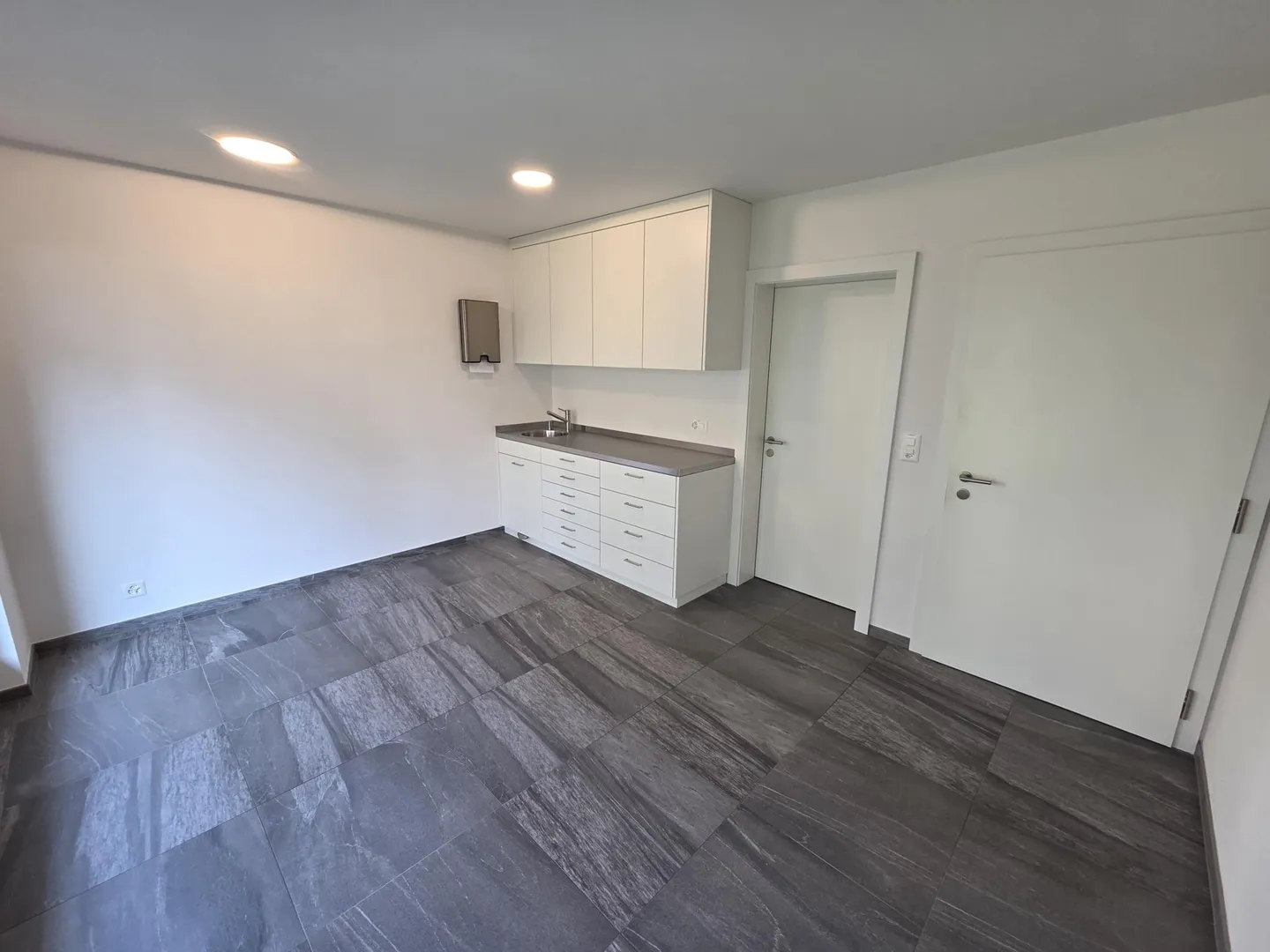 Negozio in vendita - Foto 3 di 10