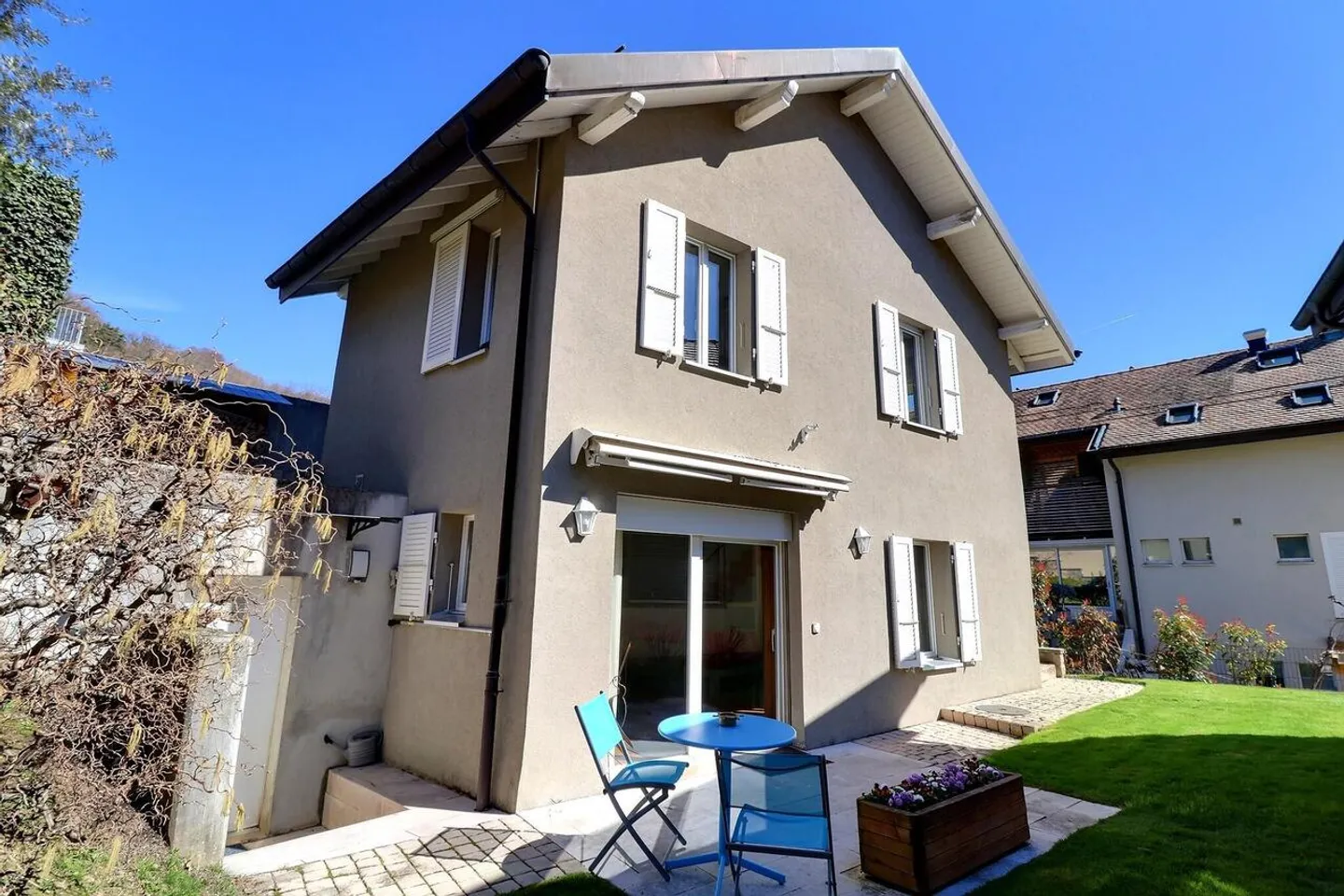 Magnificent house in occupied life annuity without rent with splendid lake view - Photo 1 of 21