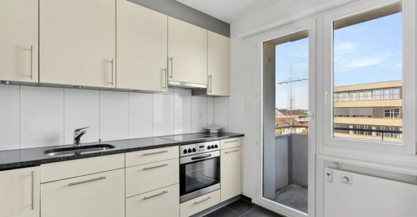 Beautiful apartment in an ideal location - Photo 3 of 8