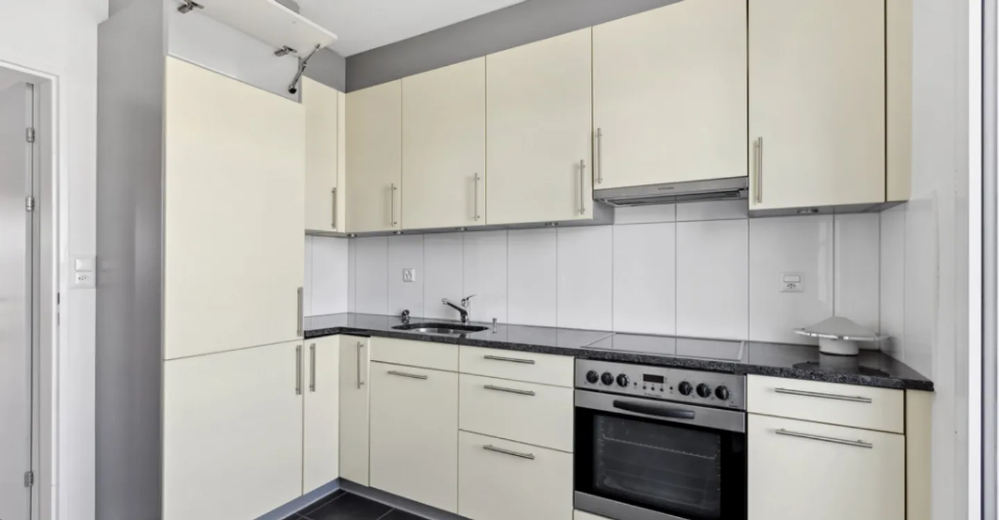 Beautiful apartment in an ideal location - Photo 4 of 8