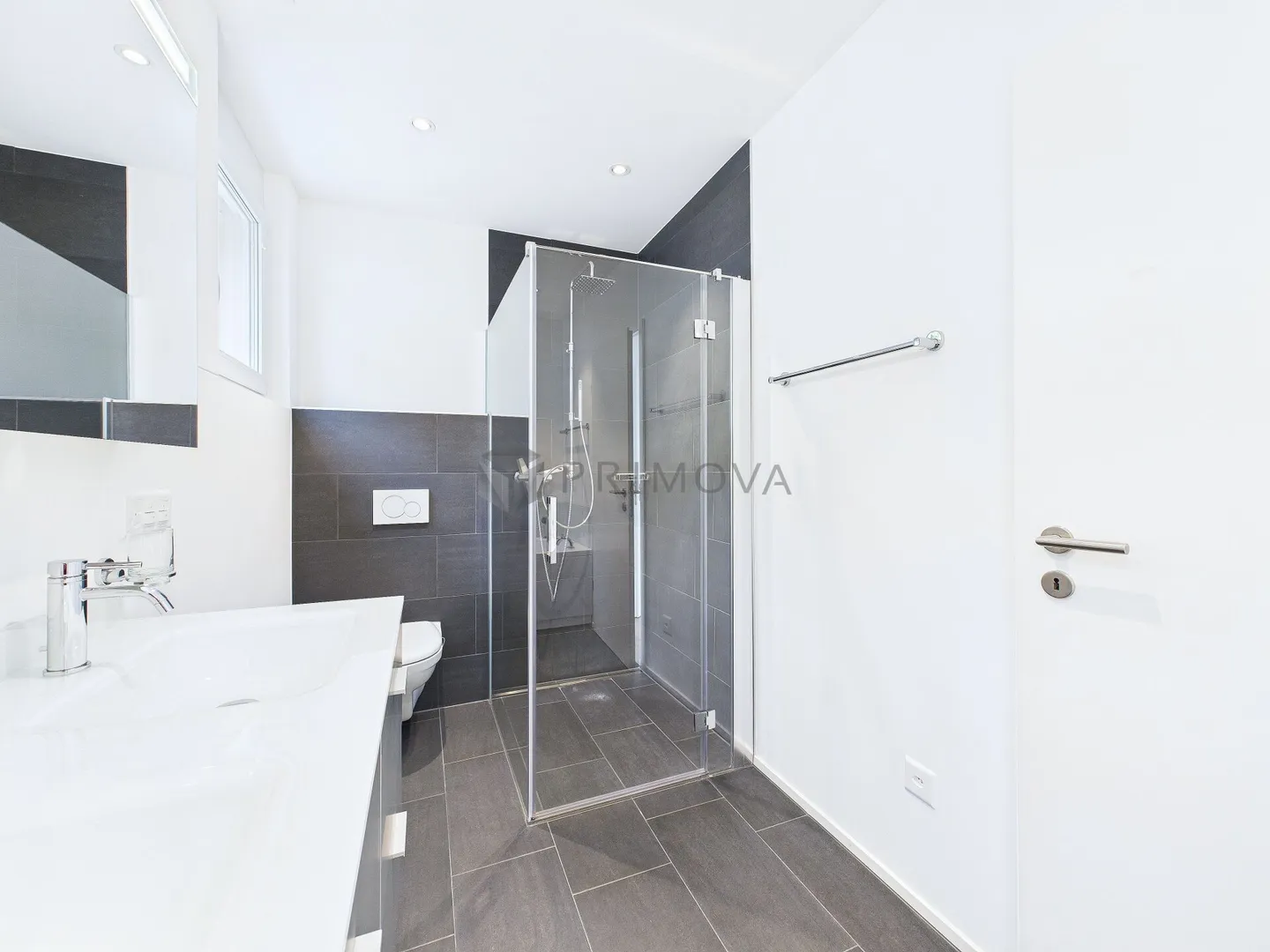 Limitless living experience in light-flooded large rooms - Photo 10 of 12