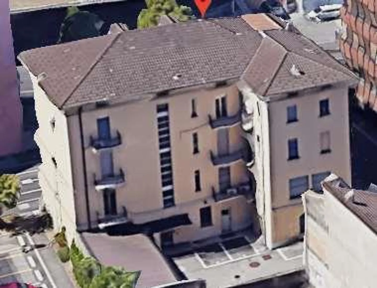 Chiasso, centrale singolare ufficio di 5,5 locali duplex - Foto 3 di 3