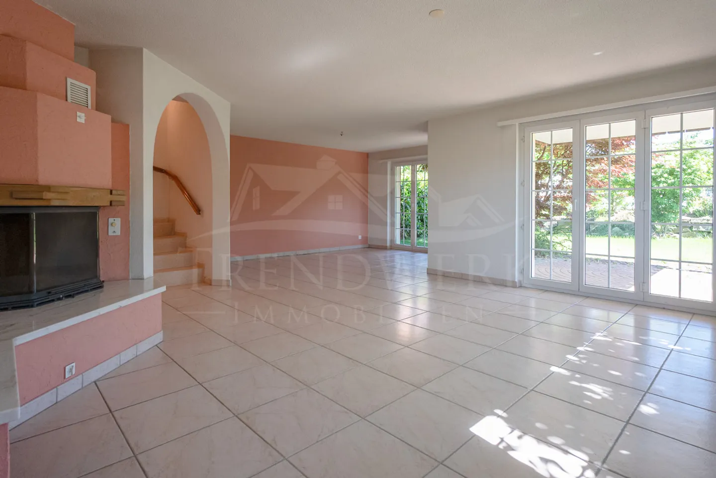 Casa bifamiliare di 4,5 stanze con molto spazio e giardino a Niedermuhlern - Foto 2 di 11