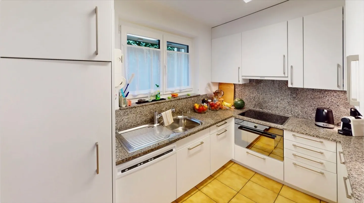 Casa unifamiliare con piscina all'aperto e vista lago - Foto 4 di 20