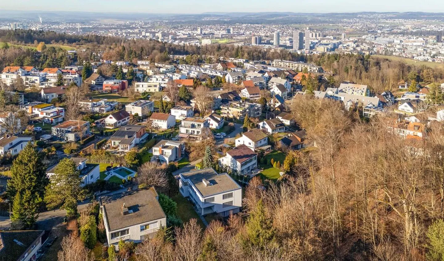 Casa bifamiliare con potenziale di sviluppo - Foto 2 di 5