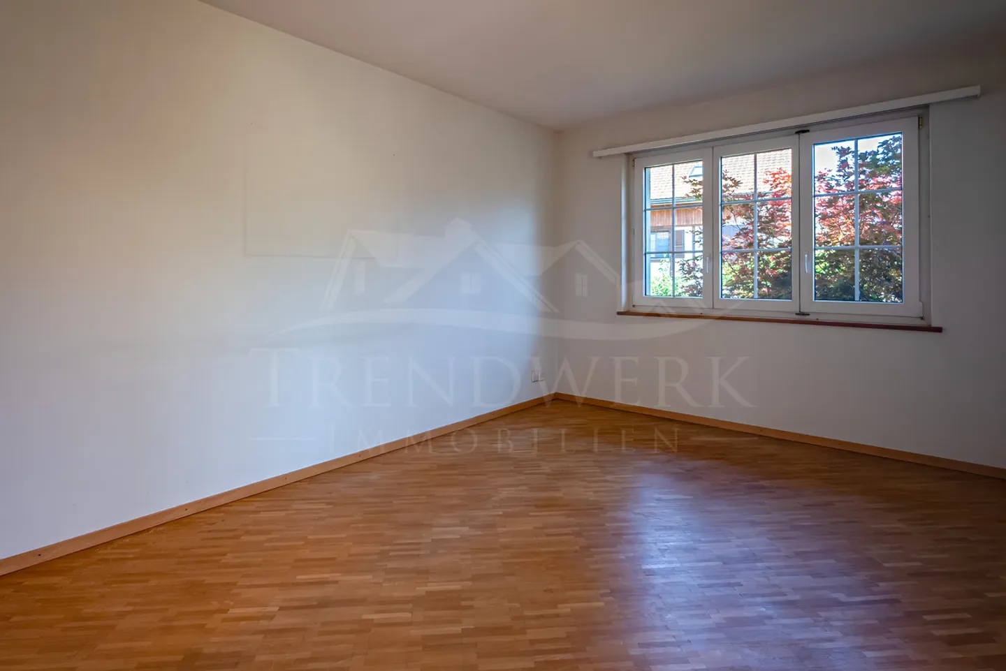 Casa bifamiliare di 4,5 stanze con molto spazio e giardino a Niedermuhlern - Foto 7 di 11