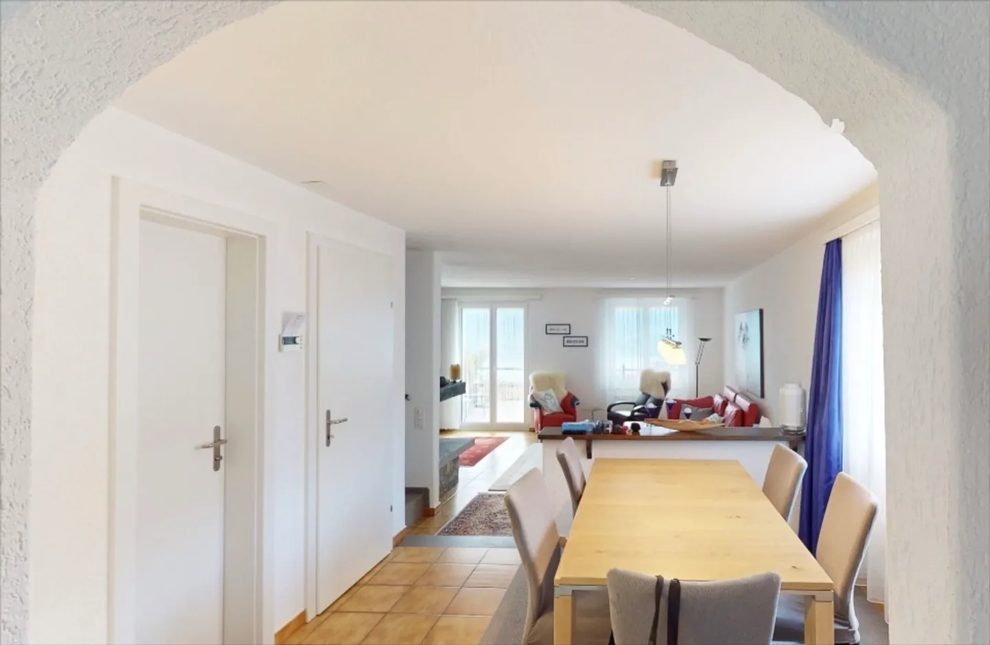 Casa unifamiliare con piscina all'aperto e vista lago - Foto 5 di 20