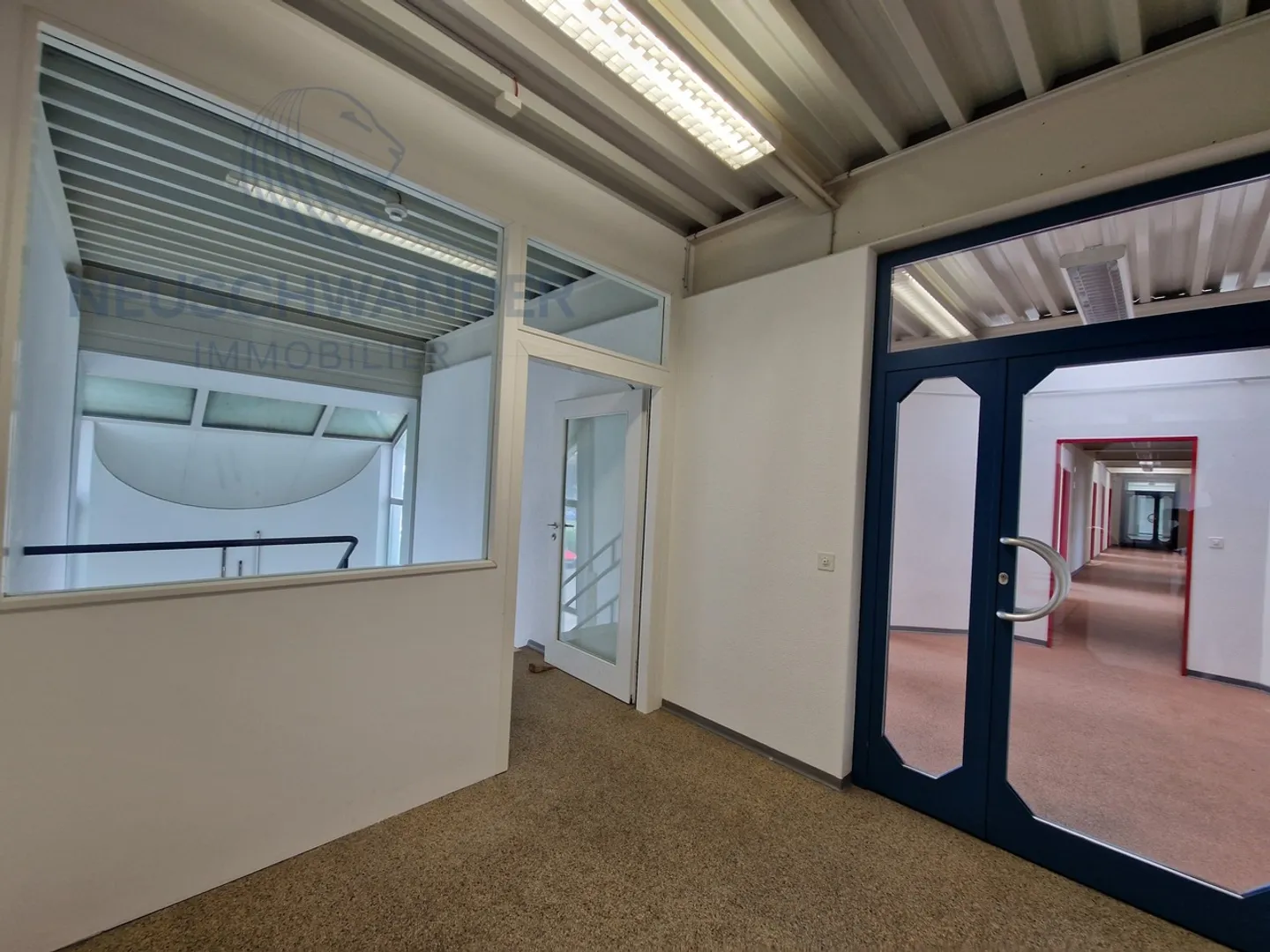 Gewerbliche Räumlichkeiten mit 7 Zimmern auf 180 m² - Foto 1 von 8