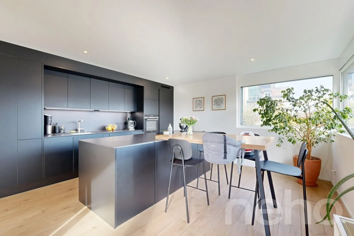 Wunderschöne moderne 4,5-Zimmer-Wohnung mit Terrasse, Aussicht und Garage! - Foto 4 von 12