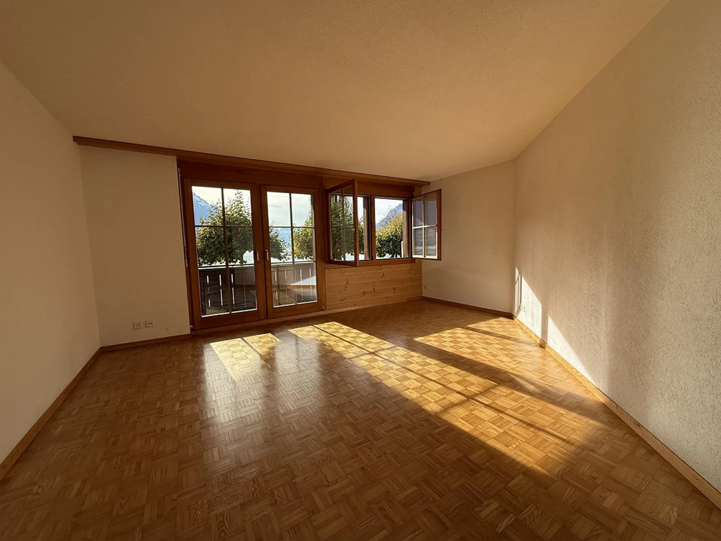 Appartamento di 2,5 stanze di prima classe con vista sul lago di Brienz - Foto 2 di 7