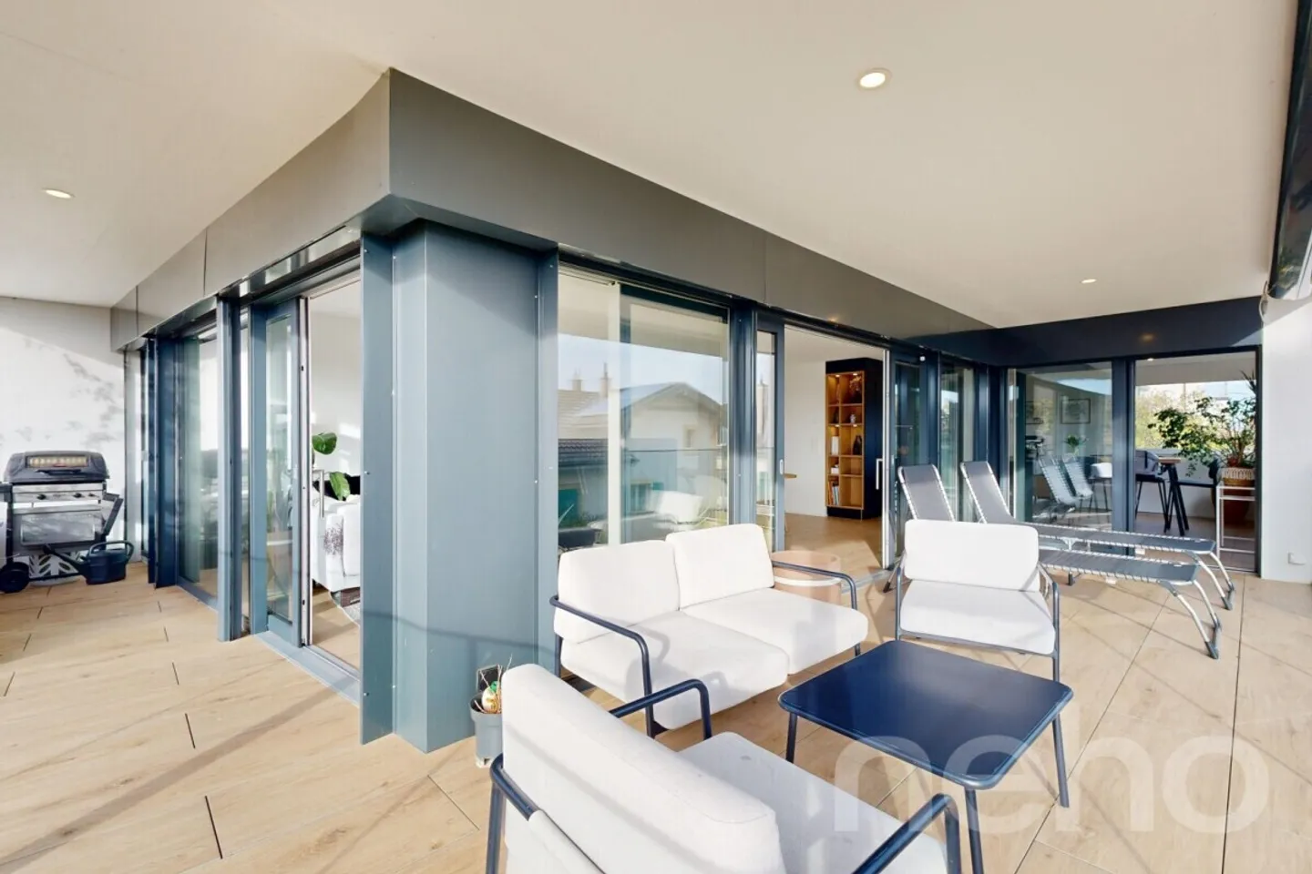 Wunderschöne moderne 4,5-Zimmer-Wohnung mit Terrasse, Aussicht und Garage! - Foto 7 von 12