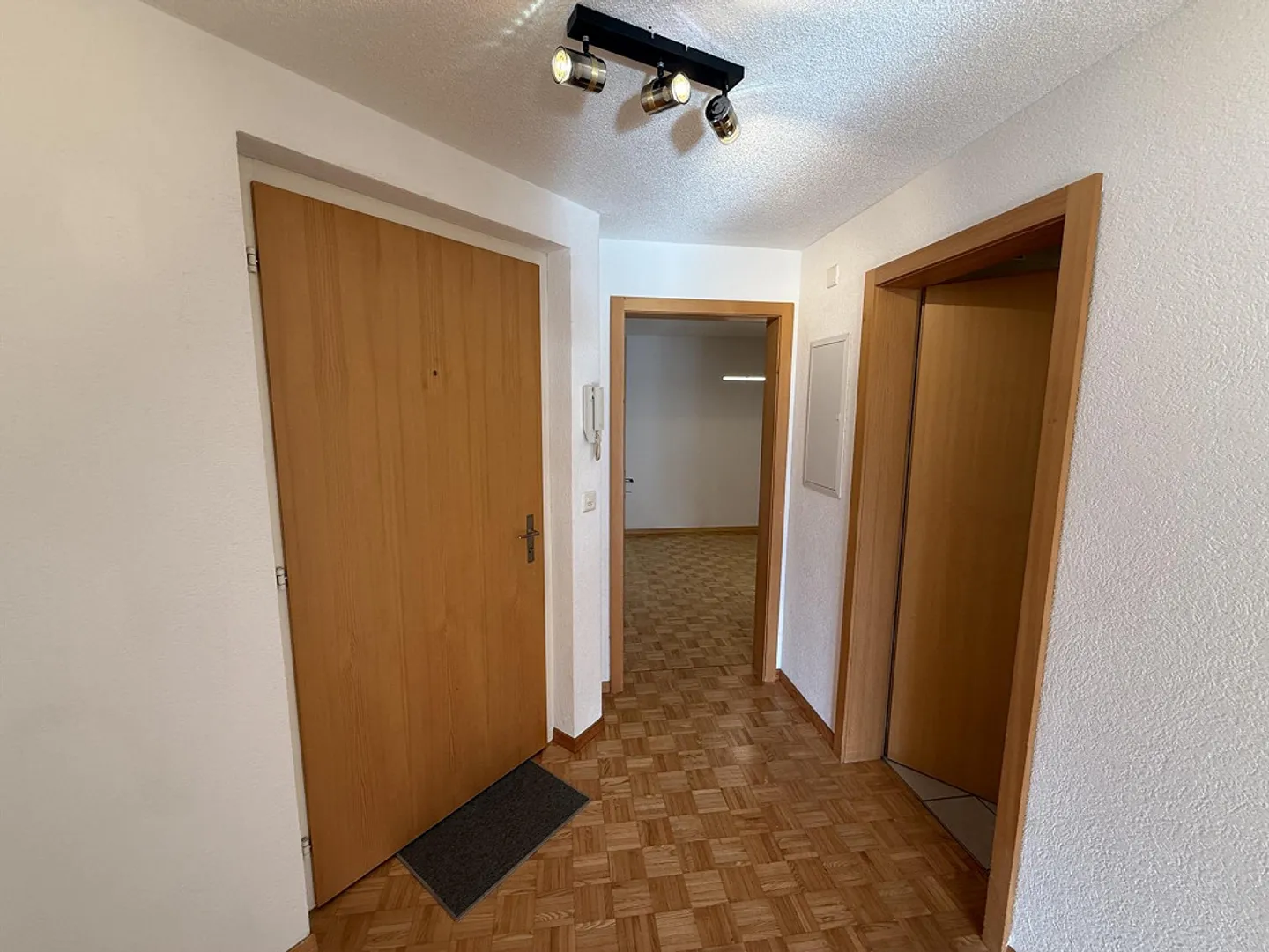 Appartamento di 2,5 stanze di prima classe con vista sul lago di Brienz - Foto 3 di 7