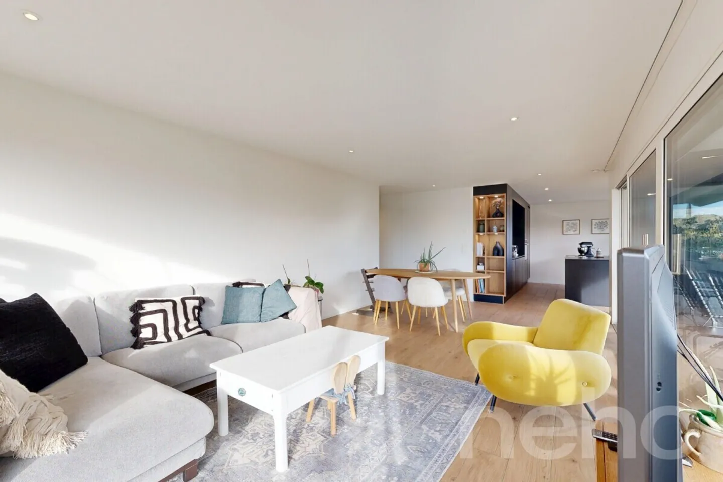 Wunderschöne moderne 4,5-Zimmer-Wohnung mit Terrasse, Aussicht und Garage! - Foto 8 von 12