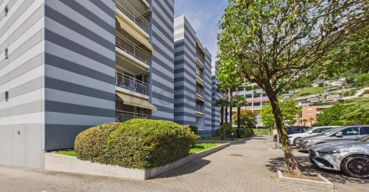 Elegant 4.5 rooms in Gordola – high standard in a serviced neighborhood - Photo 1 of 13