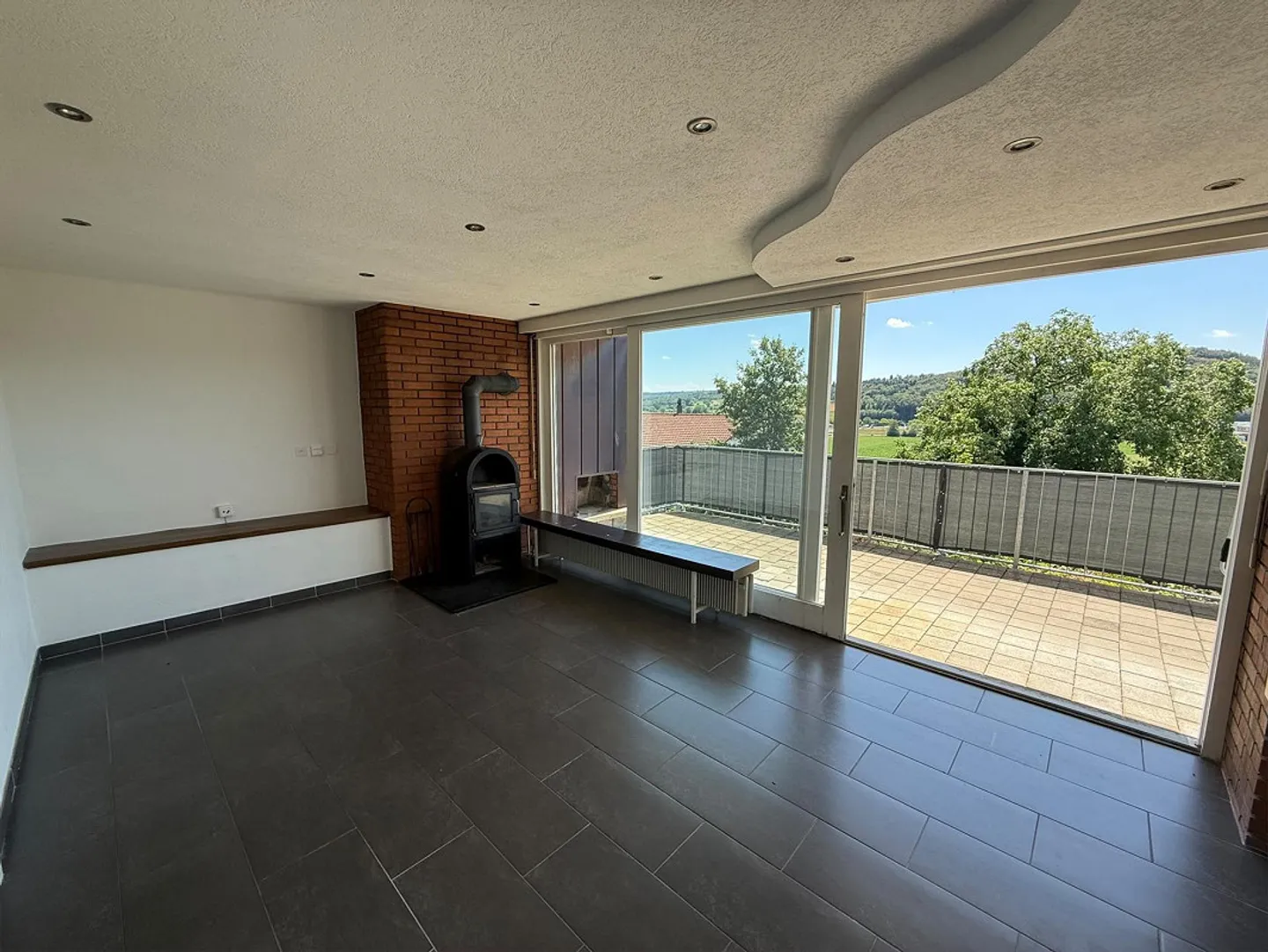 Casa unifamiliare di 5,5 stanze con grande terrazza solare e potenziale - Foto 5 di 6