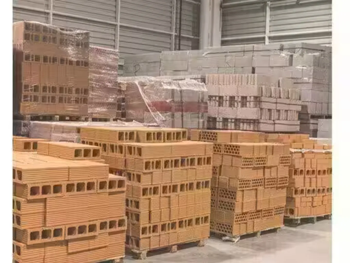 Espace Commercial avec Plafonds Hauts - Photo 1 sur 1