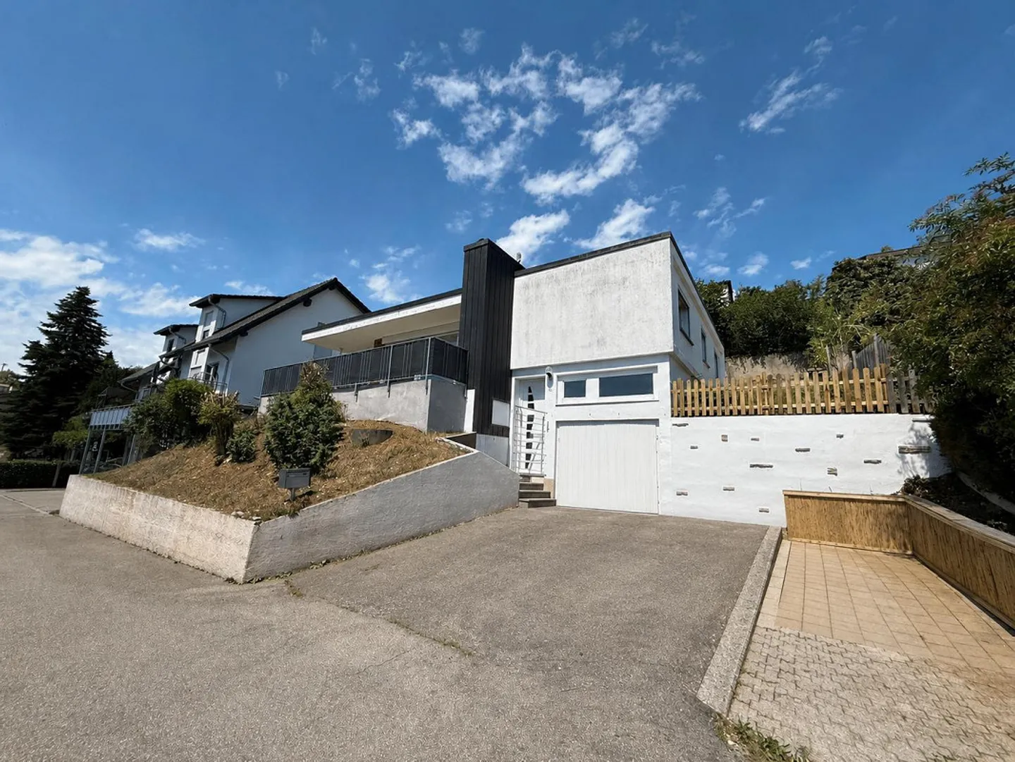Casa unifamiliare di 5,5 stanze con grande terrazza solare e potenziale - Foto 1 di 6
