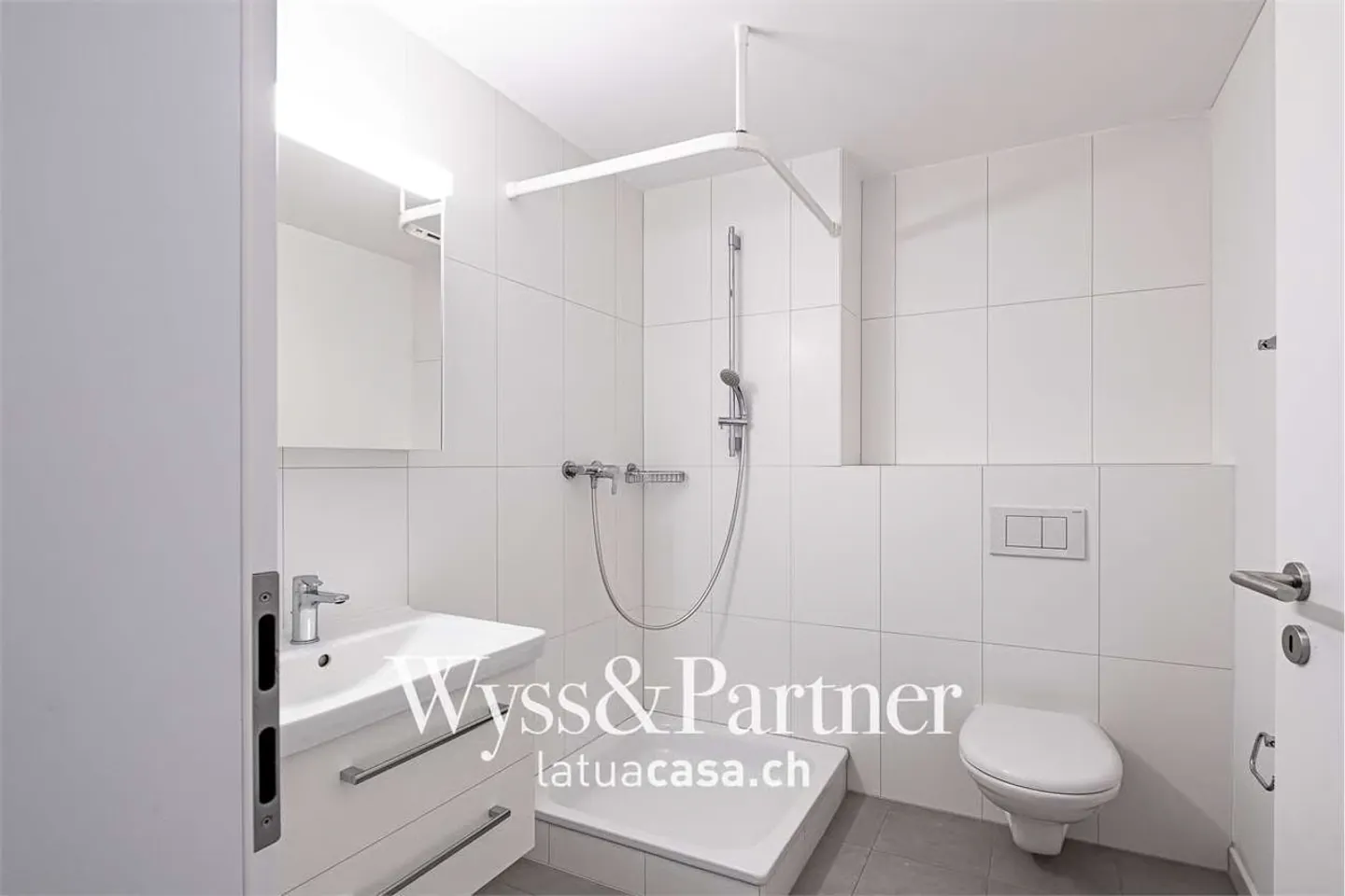 3 MOIS GRATUITS - Appartement moderne de 2,5 pièces - Photo 3 sur 7