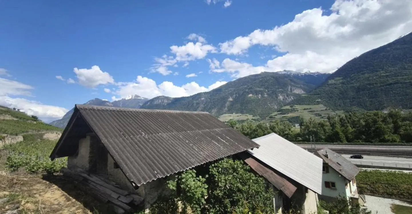 Opportunité de rénovation en Valais - Photo 1 sur 8