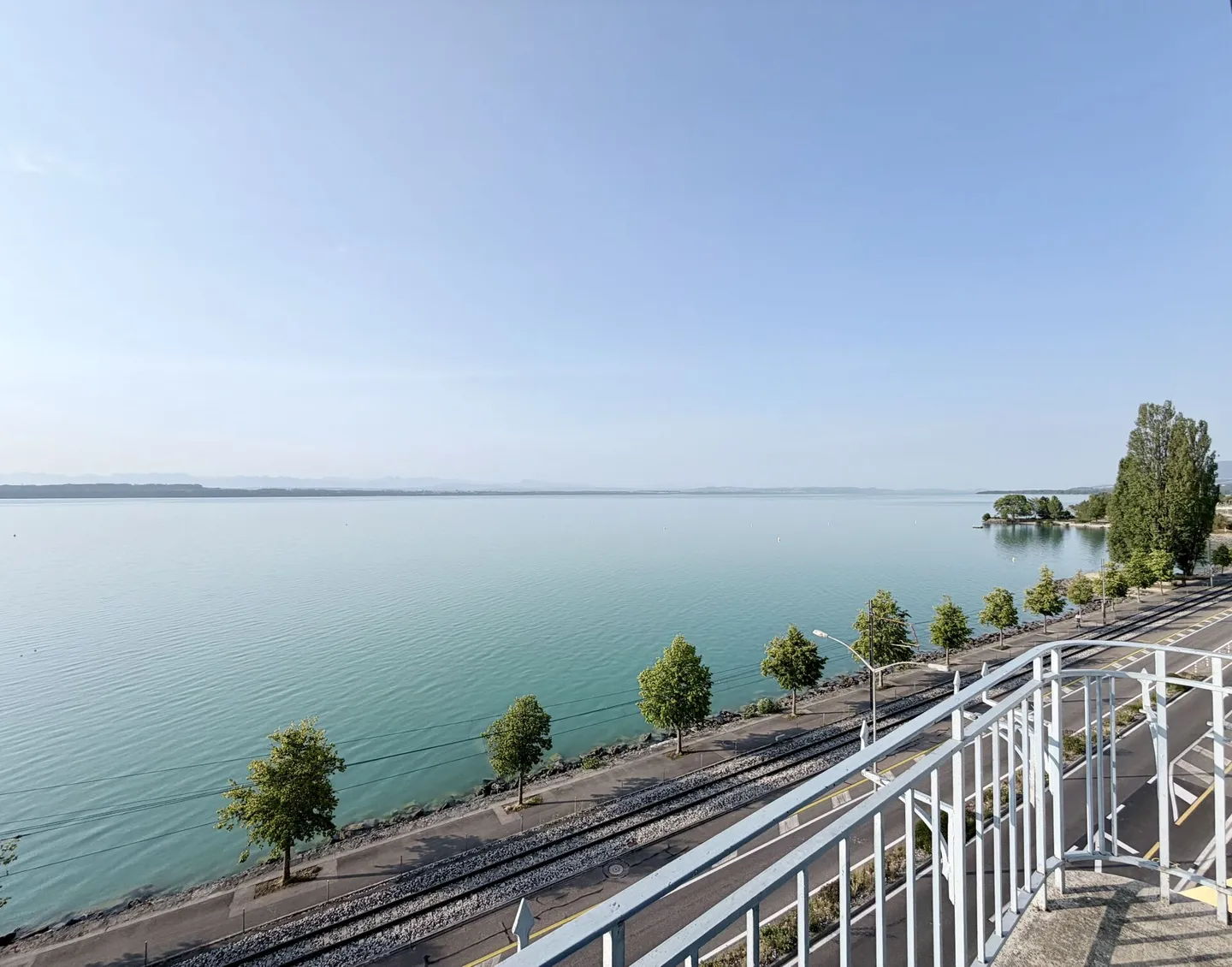 Renovated! 4.0 room duplex with lake view! - Photo 4 of 10