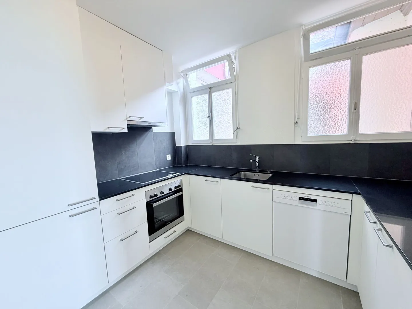 Renovated! 4.0 room duplex with lake view! - Photo 5 of 10