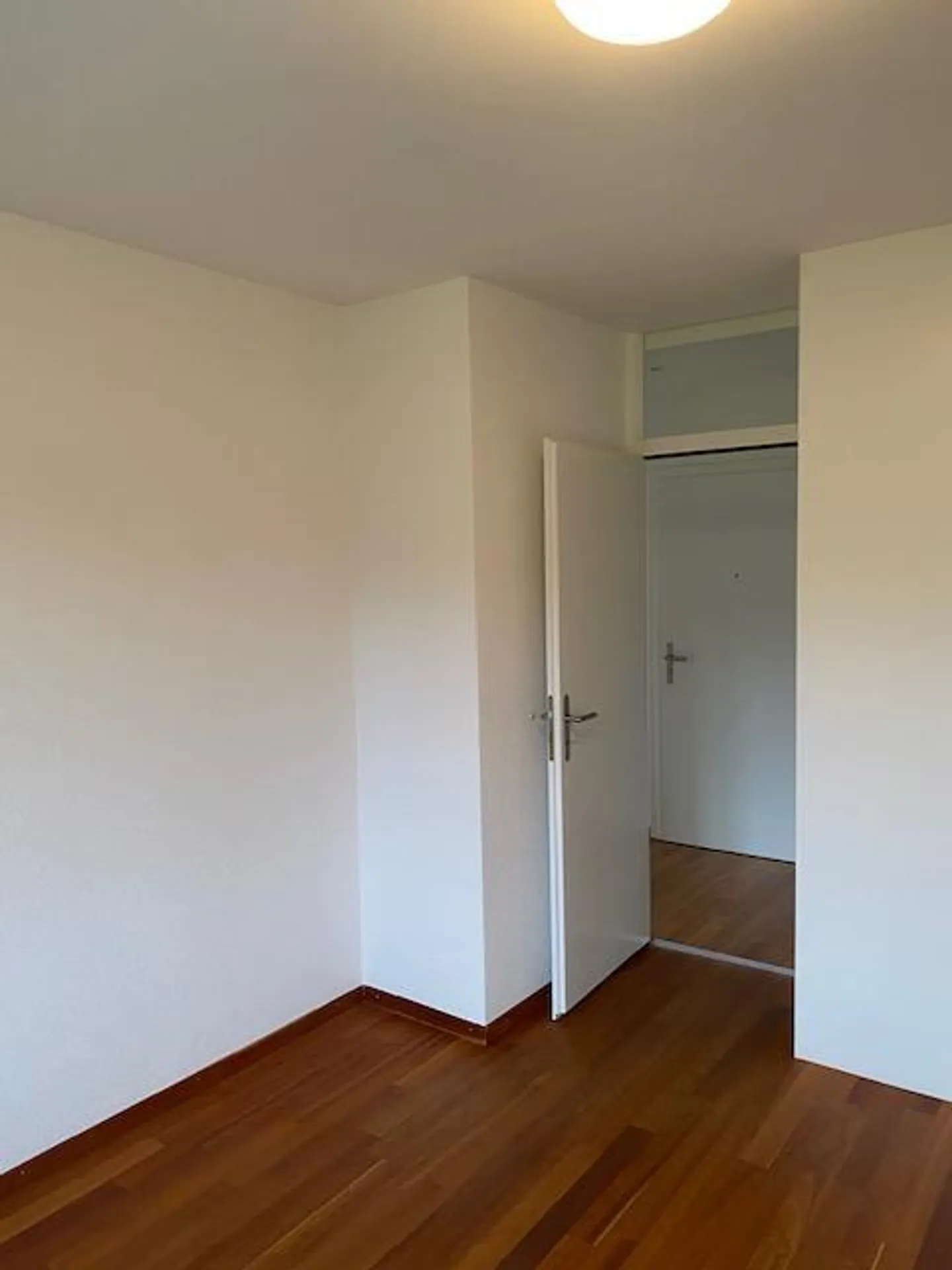Modern apartment in a quiet residential area - Photo 10 of 19