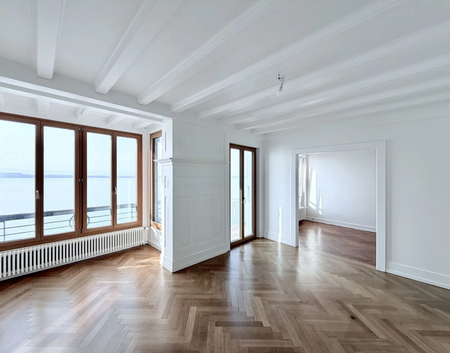 Renovated! 4.0 room duplex with lake view! - Photo 2 of 10