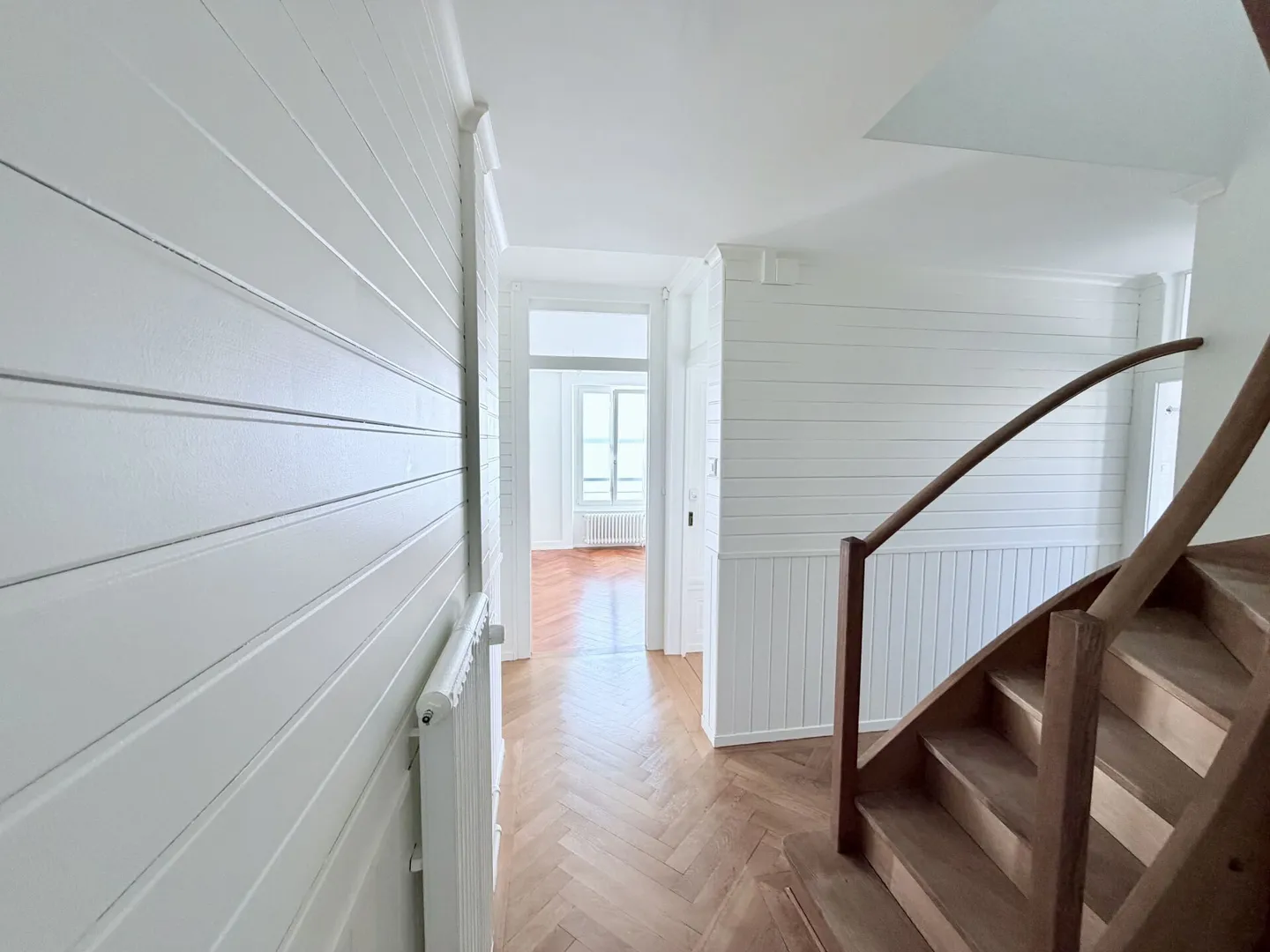 Renovated! 4.0 room duplex with lake view! - Photo 7 of 10
