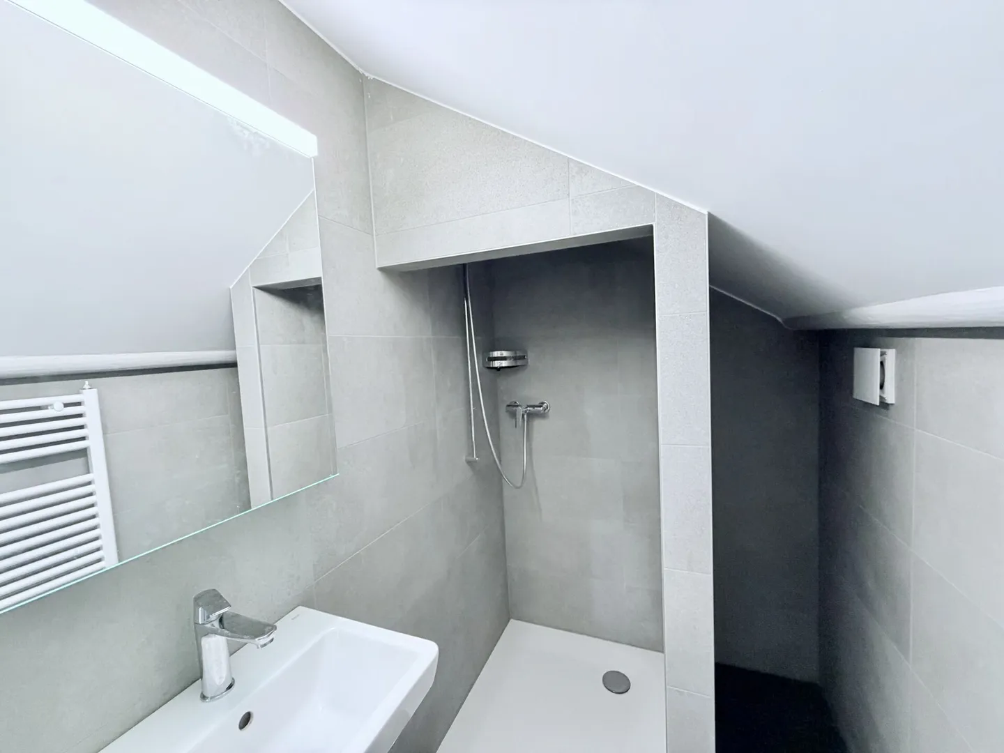 Renovated! 4.0 room duplex with lake view! - Photo 9 of 10