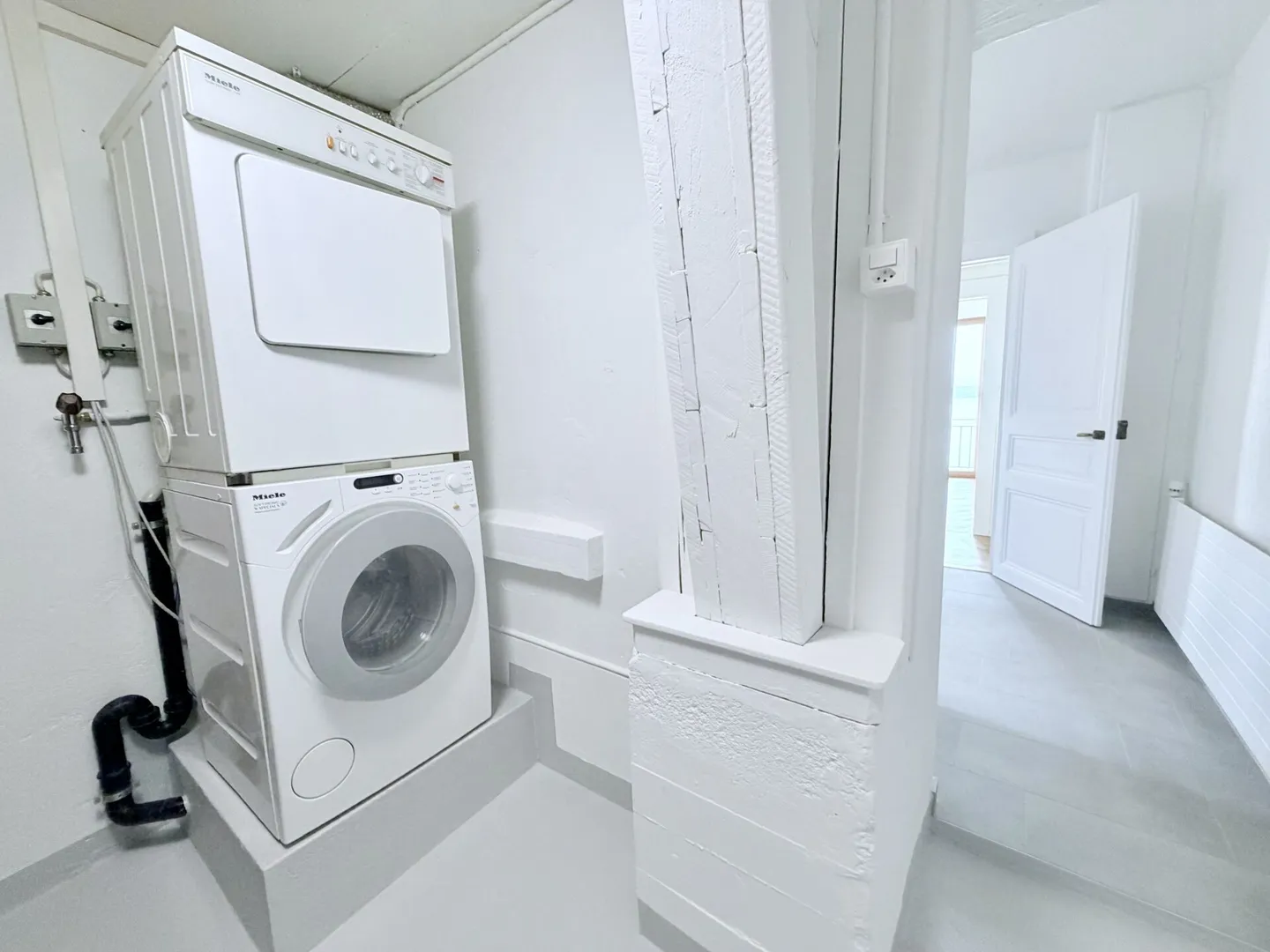 Renovated! 4.0 room duplex with lake view! - Photo 10 of 10