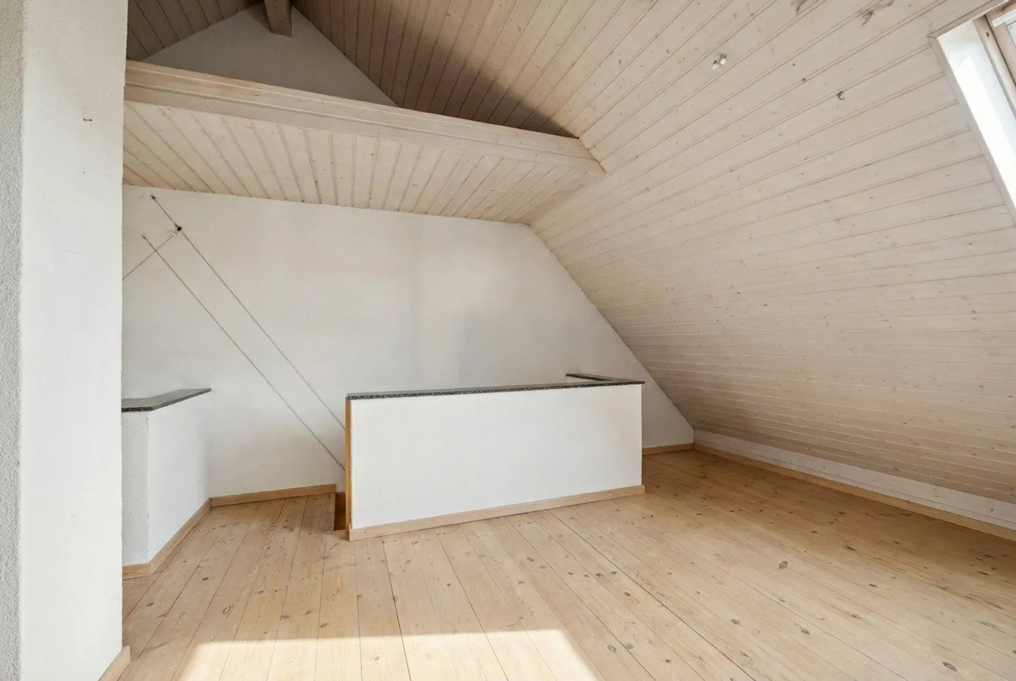 Maison jumelée charmante située au centre - Photo 4 sur 5