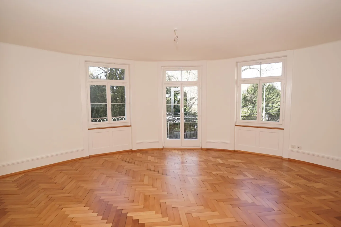 Votre nouveau chez-vous dans un emplacement attrayant Belle appartement ancien de 4.5 pièces avec balcon - Photo 2 sur 9