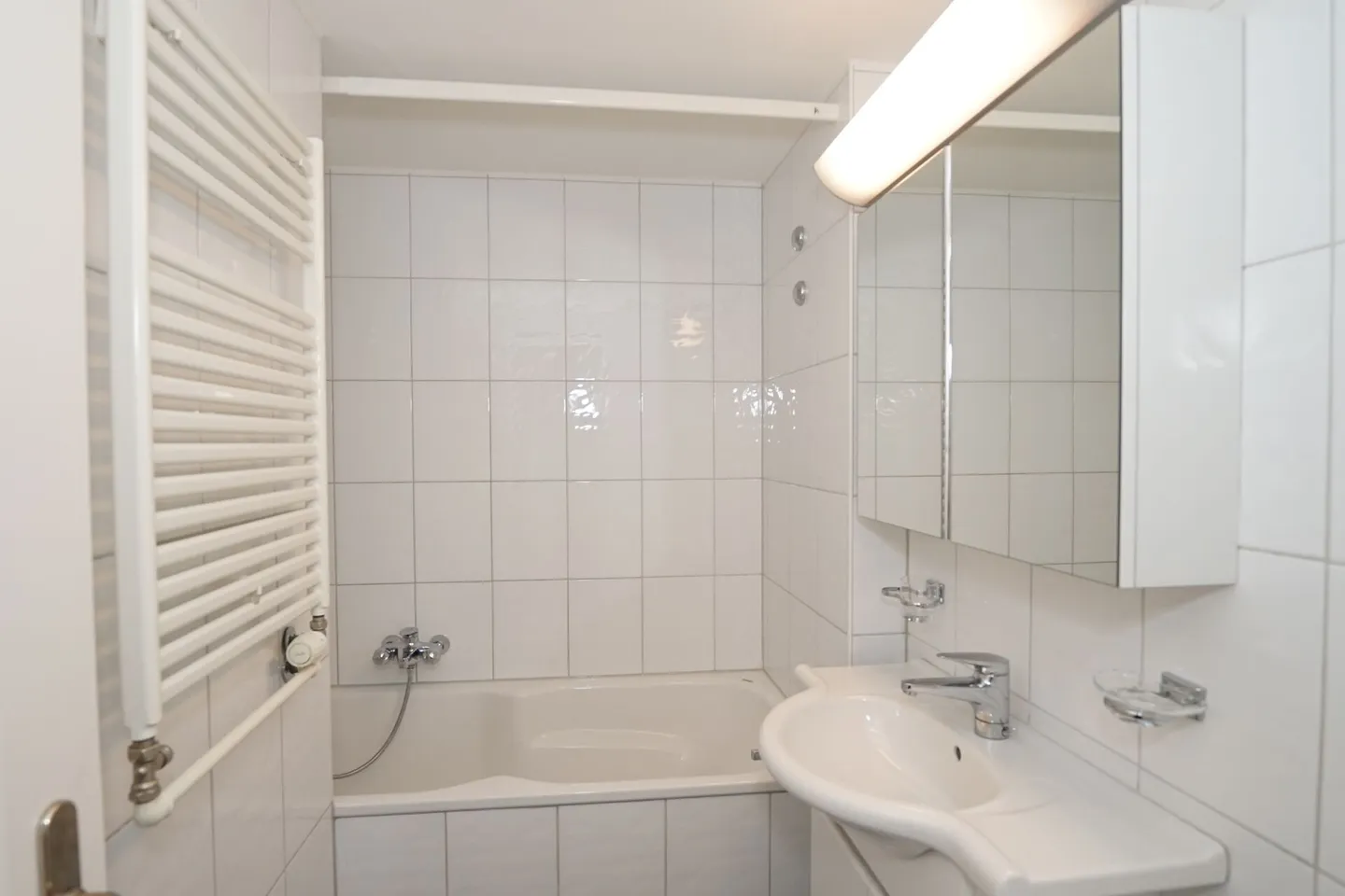 Votre nouveau chez-vous dans un emplacement attrayant Belle appartement ancien de 4.5 pièces avec balcon - Photo 8 sur 9