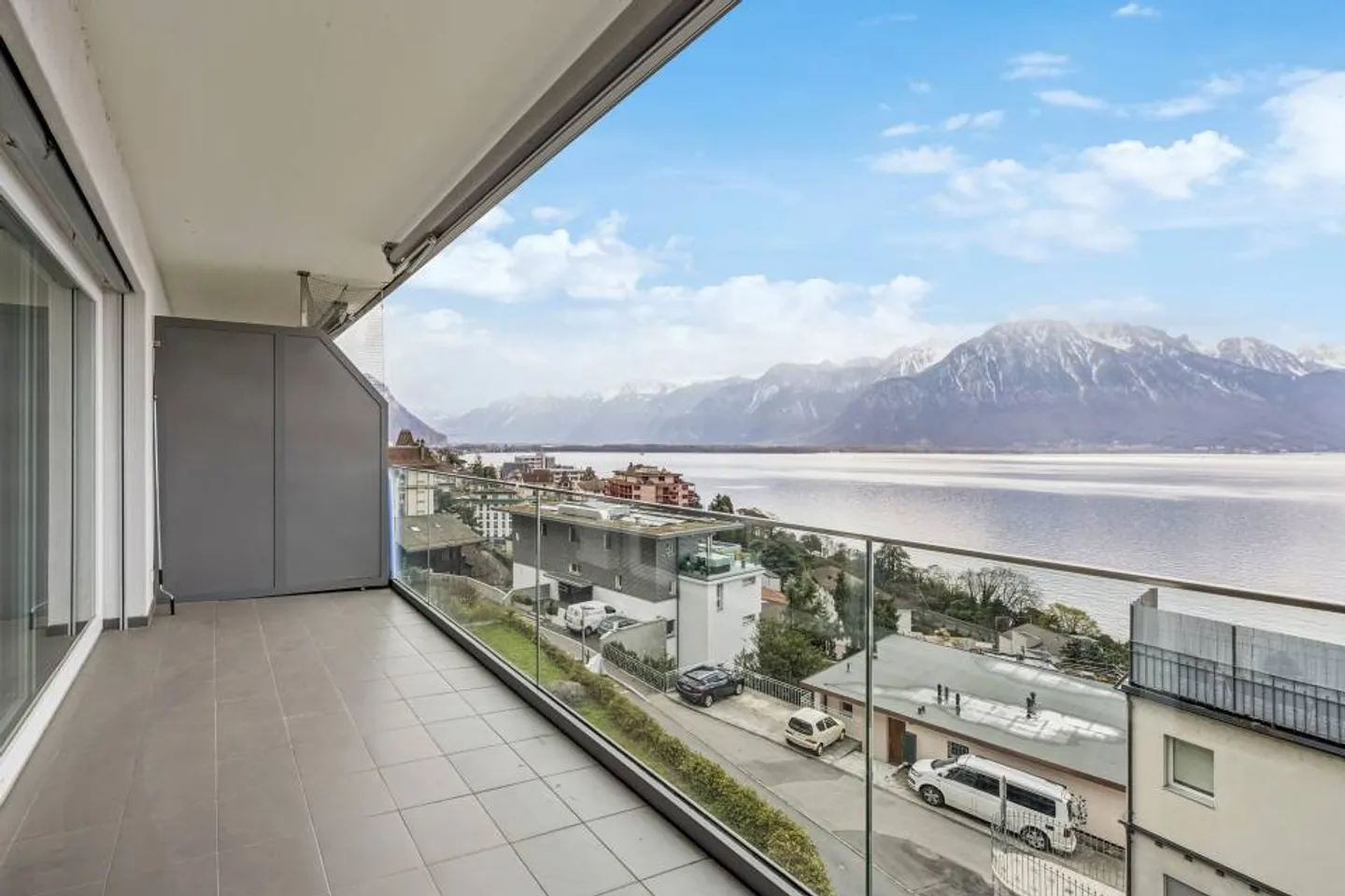 2-Zimmer-Wohnung mit Seeblick und ausgezeichneter Lage. - Foto 1 von 13