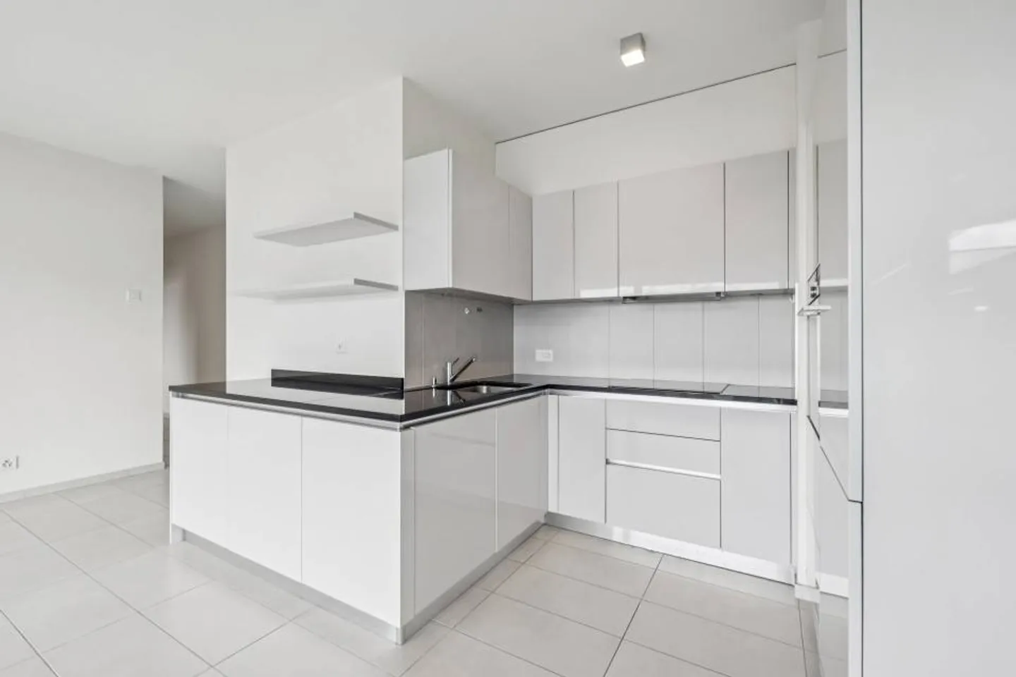 2-Zimmer-Wohnung mit Seeblick und ausgezeichneter Lage. - Foto 2 von 13