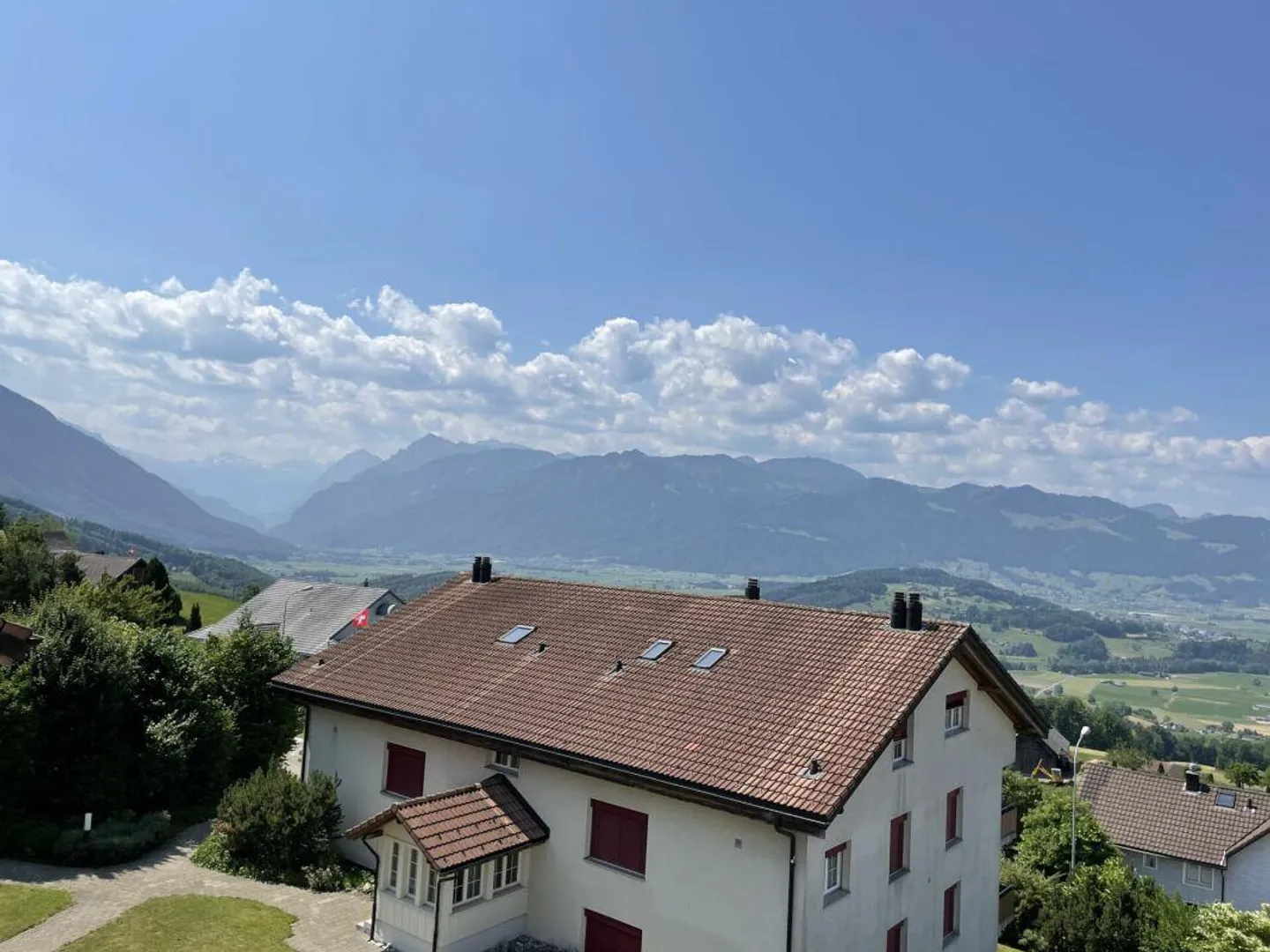 Appartement penthouse luxueux de 5,5 pièces avec vue sur le lac et les montagnes - Photo 4 sur 14